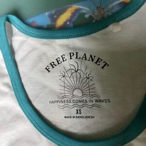 Free Planet Graphic Tee XS ladies white blue trim cotton 100%